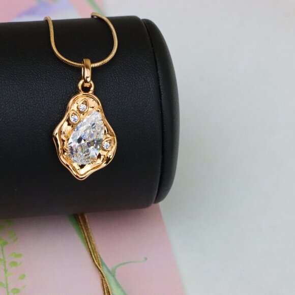 "Elegant White Teardrop Pendant in Gold Plated Artistic Frame, XPPT1731 - Picture 4 of 13